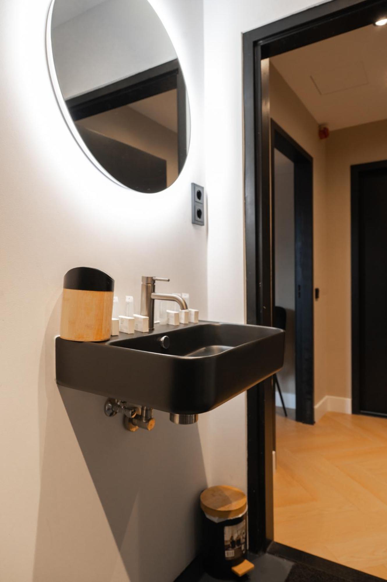 Hotel 83 Amsterdam Bagian luar foto