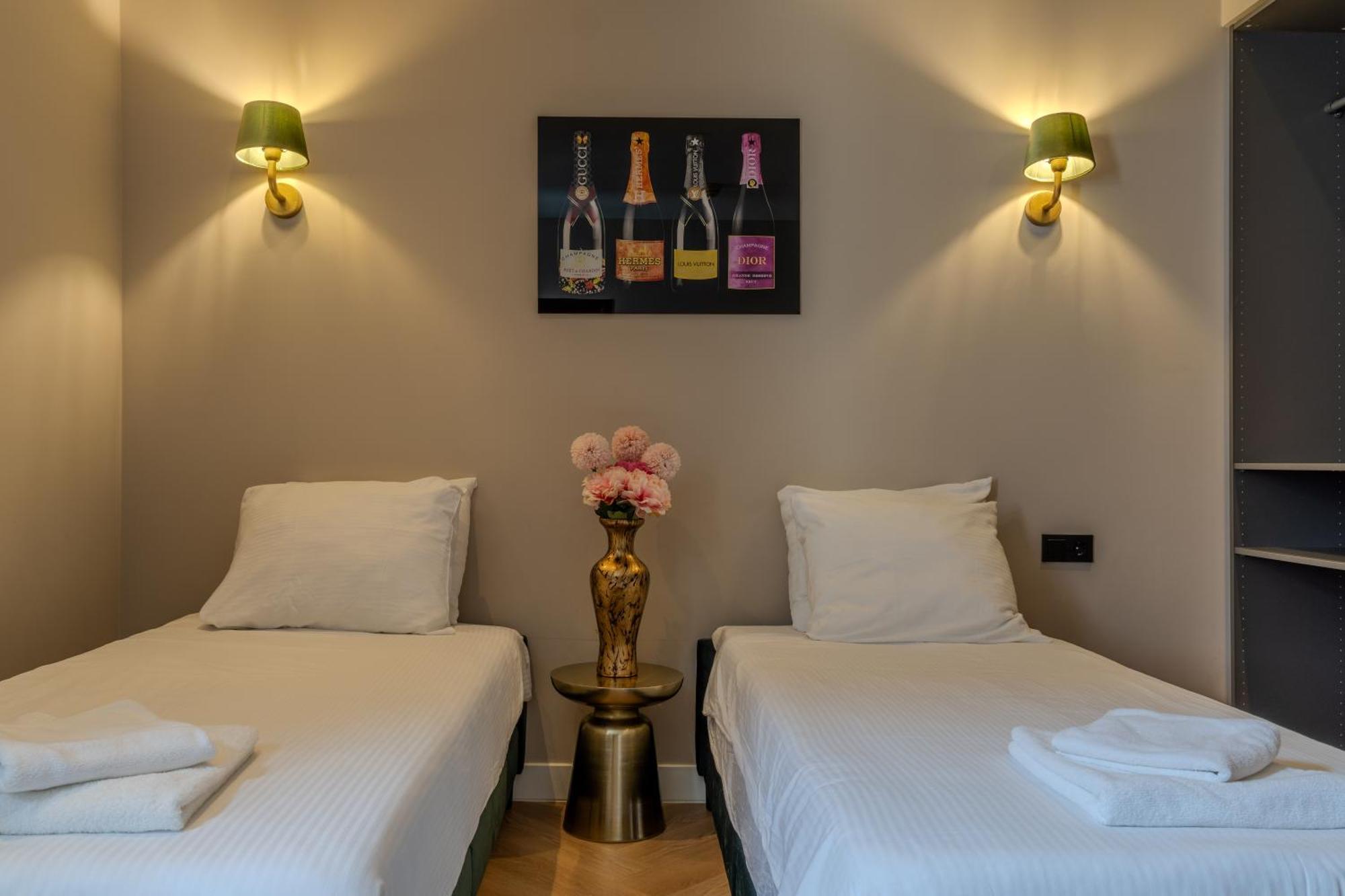Hotel 83 Amsterdam Bagian luar foto