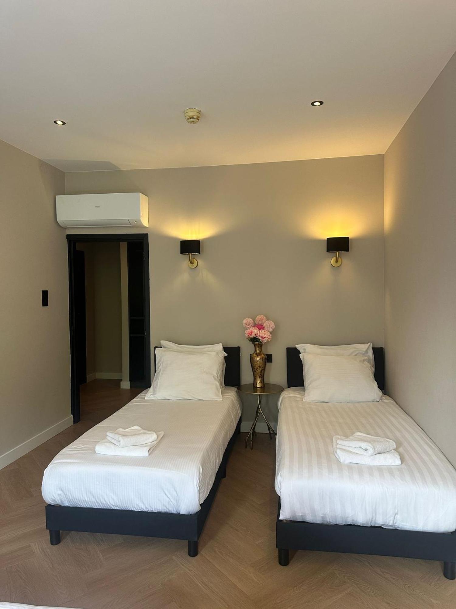 Hotel 83 Amsterdam Bagian luar foto