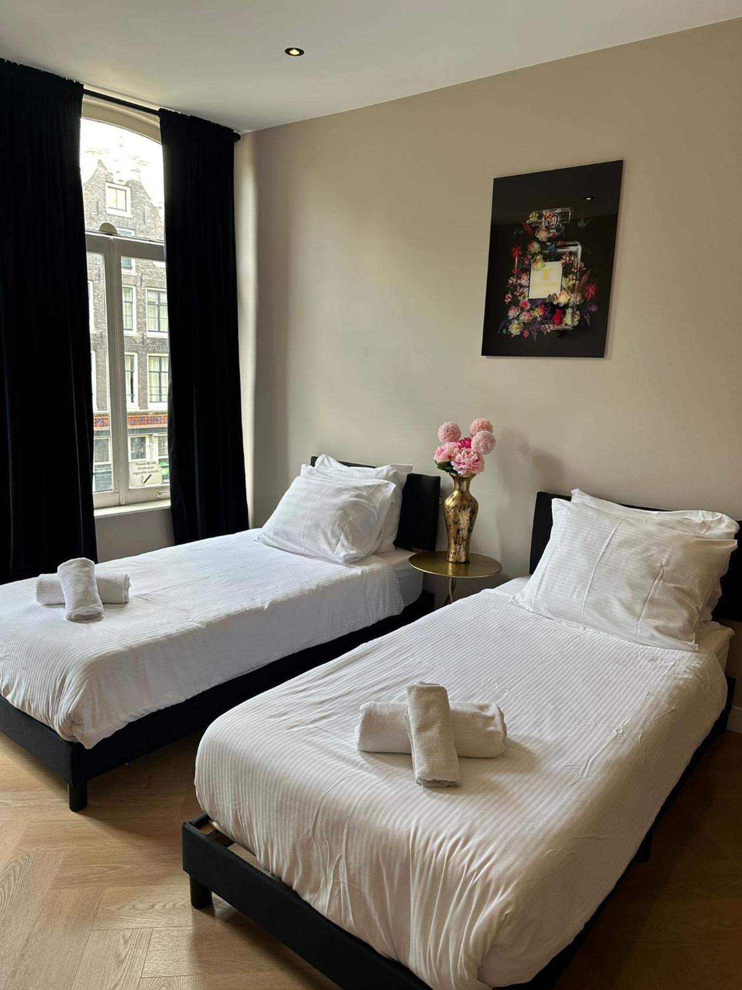 Hotel 83 Amsterdam Bagian luar foto